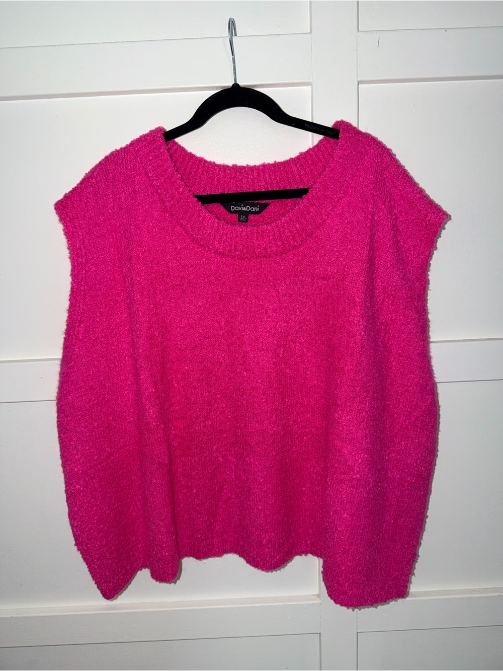 DAVI & DANI Women’s Bright Pink Crewneck Sweater
